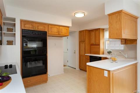 325 Algonquin Dr, Ballwin, MO 63011 photo 9