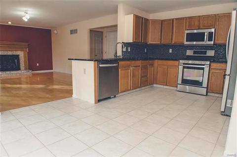 1404 Buckhurst Ct, Ballwin, MO 63021 photo 9