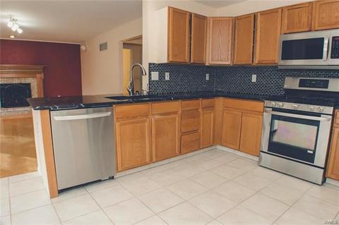 1404 Buckhurst Ct, Ballwin, MO 63021 photo 13
