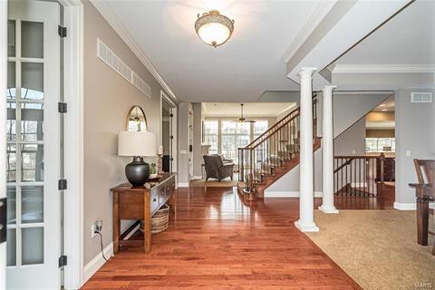 148 Barker Ln, Ballwin, MO 63021 photo 4