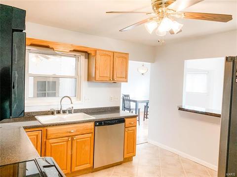 239 E Skyline Dr, Ballwin, MO 63011 photo 9