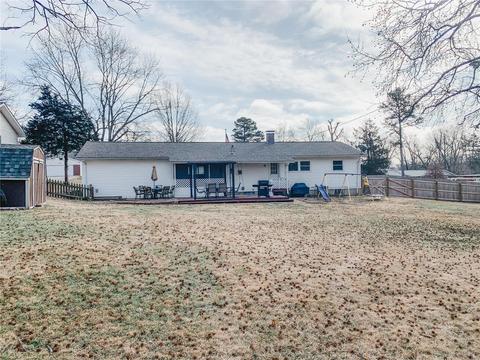 239 E Skyline Dr, Ballwin, MO 63011 photo 2