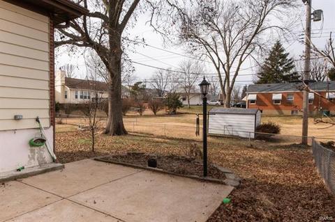 8385 Lonkar Dr, Saint Louis, MO 63123 photo 22