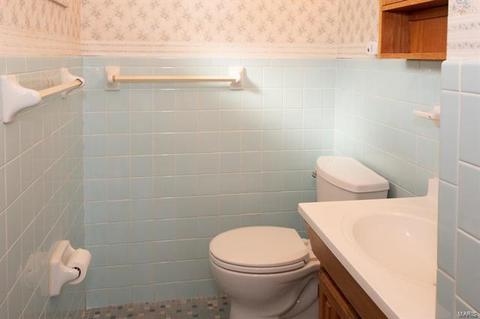 8385 Lonkar Dr, Saint Louis, MO 63123 photo 9