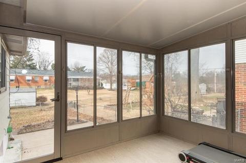 8385 Lonkar Dr, Saint Louis, MO 63123 photo 7