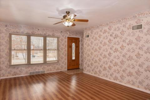 8385 Lonkar Dr, Saint Louis, MO 63123 photo 2
