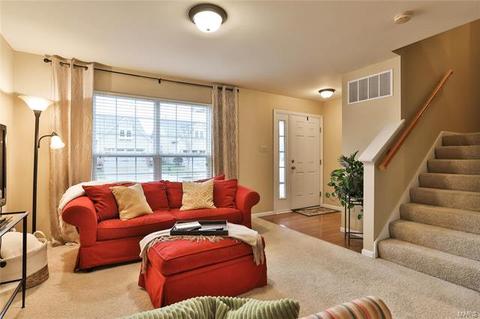 237 Coachgate Ln, Ballwin, MO 63021 photo 4