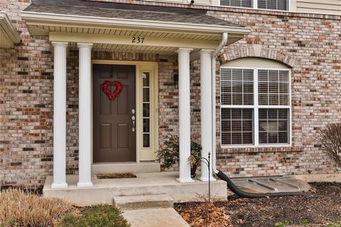 237 Coachgate Ln, Ballwin, MO 63021 photo 2