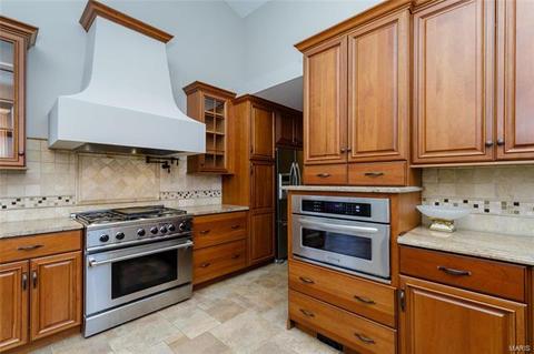 353 Round Tower Dr E, Saint Charles, MO 63304 photo 15