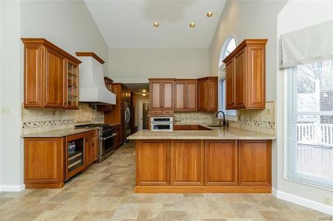 353 Round Tower Dr E, Saint Charles, MO 63304 photo 4