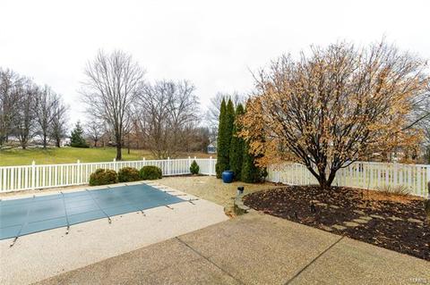 353 Round Tower Dr E, Saint Charles, MO 63304 photo 26
