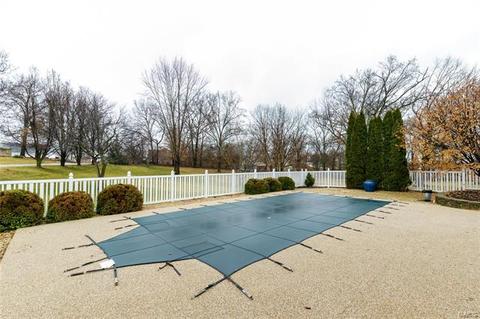 353 Round Tower Dr E, Saint Charles, MO 63304 photo 7