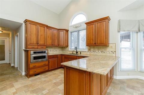 353 Round Tower Dr E, Saint Charles, MO 63304 photo 14