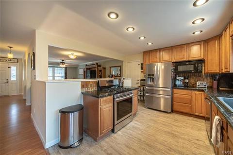 699 Walnut Point Ct, Ballwin, MO 63021 photo 5