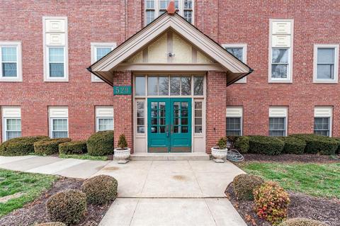 529 Colebrook Dr #E, Saint Louis, MO 63119 photo 2