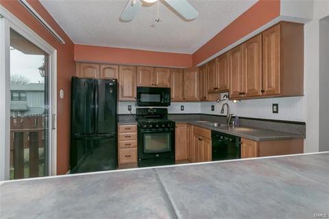 2421 Hiddendale Ln, Ballwin, MO 63021 photo 9