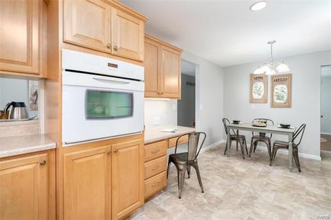 18 Steeple Hill Ln, Ballwin, MO 63011 photo 11