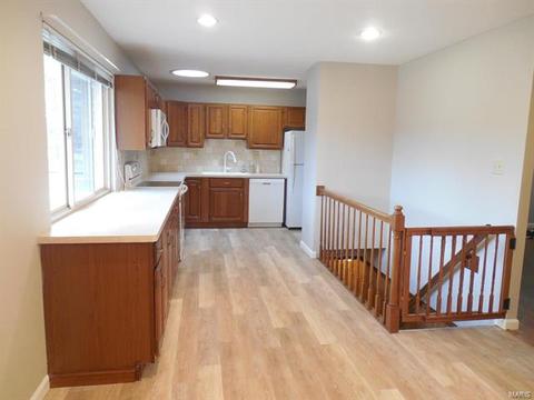 1214 Holgate Dr, Manchester, MO 63011 photo 2