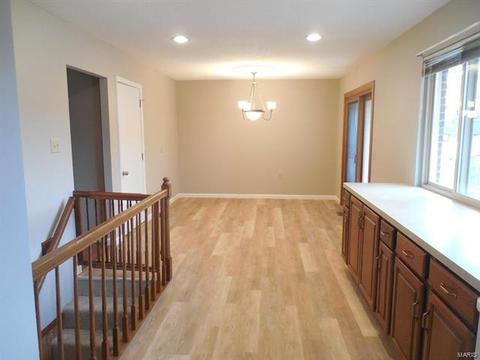 1214 Holgate Dr, Manchester, MO 63011 photo 3