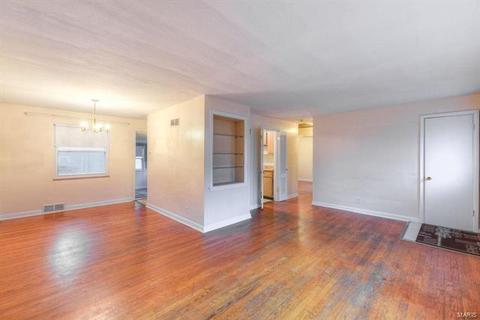 7712 Springdale Dr, Saint Louis, MO 63121 photo 4