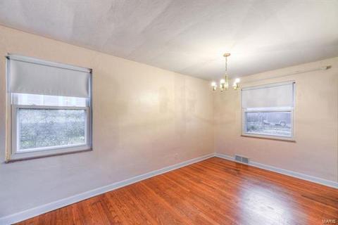 7712 Springdale Dr, Saint Louis, MO 63121 photo 6