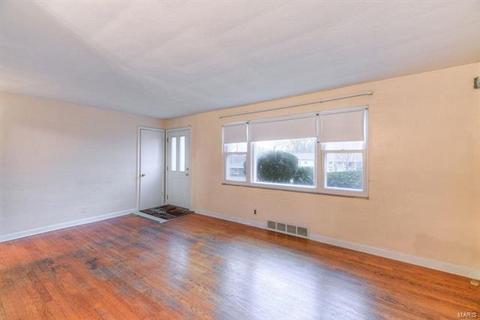 7712 Springdale Dr, Saint Louis, MO 63121 photo 5