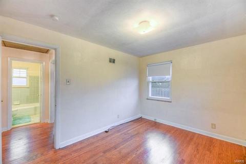 7712 Springdale Dr, Saint Louis, MO 63121 photo 11