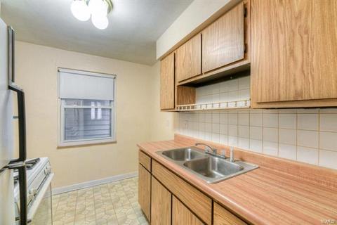 7712 Springdale Dr, Saint Louis, MO 63121 photo 8