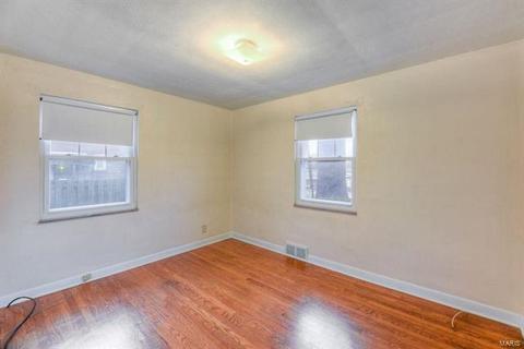 7712 Springdale Dr, Saint Louis, MO 63121 photo 10