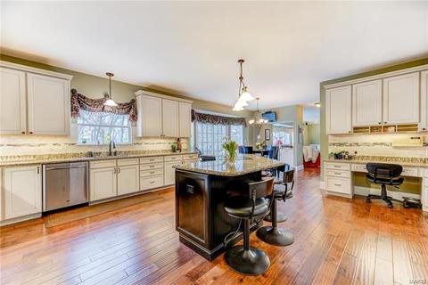 577 Castle Ridge Dr, Ballwin, MO 63021 photo 8