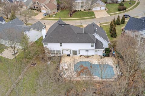 577 Castle Ridge Dr, Ballwin, MO 63021 photo 2