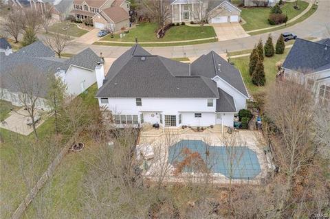577 Castle Ridge Dr, Ballwin, MO 63021 photo 3