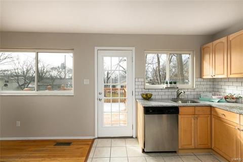 358 Sorrento Dr, Ballwin, MO 63021 photo 9