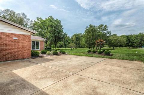 426 Coronado, Ballwin, MO 63011 photo 35