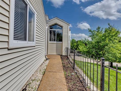 1762 Highview Circle Ct, Ballwin, MO 63021 photo 4