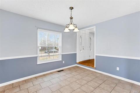 889 Braquewood Dr, Manchester, MO 63021 photo 4
