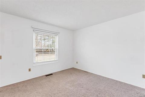 889 Braquewood Dr, Manchester, MO 63021 photo 9