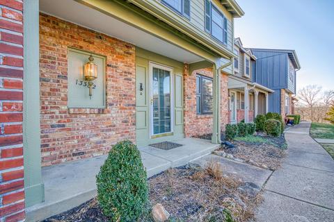 13362 Hiddencrest Ln, Ballwin, MO 63021 photo 2