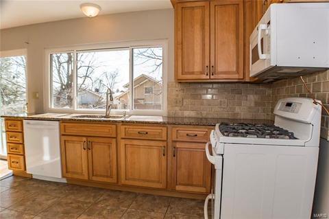 540 Ballwood Dr, Ballwin, MO 63021 photo 7