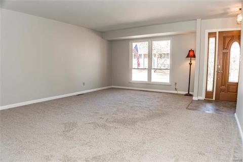 540 Ballwood Dr, Ballwin, MO 63021 photo 3