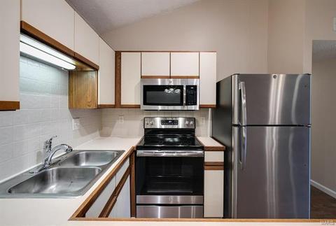 1311 Prospect Village Ln #E, Ballwin, MO 63021 photo 9