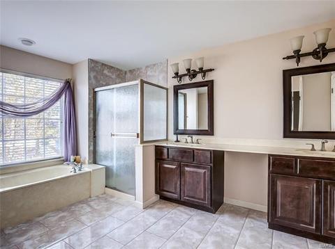 379 Arbor Gln, Ballwin, MO 63021 photo 32