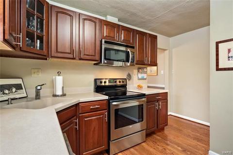 4 Middlesex Dr, Saint Louis, MO 63144 photo 8