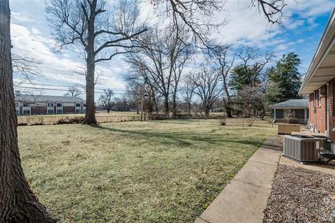 218 Wooster Dr, Saint Louis, MO 63135 photo 23