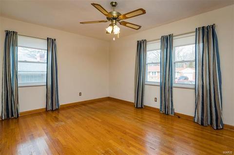 218 Wooster Dr, Saint Louis, MO 63135 photo 13