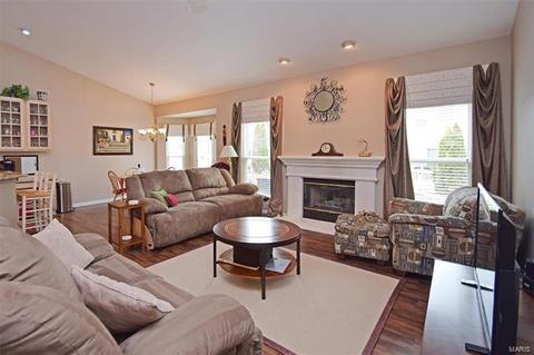 353 Brookhaven Dr, O'fallon, MO 63368 photo 9