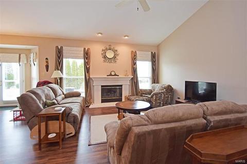353 Brookhaven Dr, O'fallon, MO 63368 photo 12