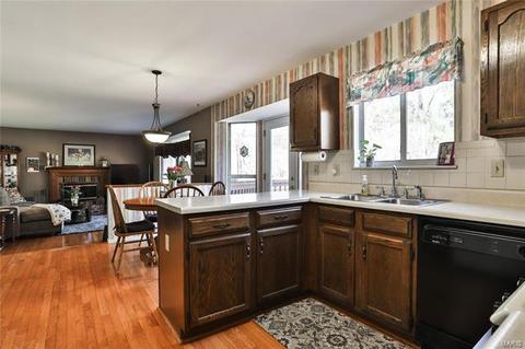 1041 Columbard Dr, Ballwin, MO 63021 photo 16