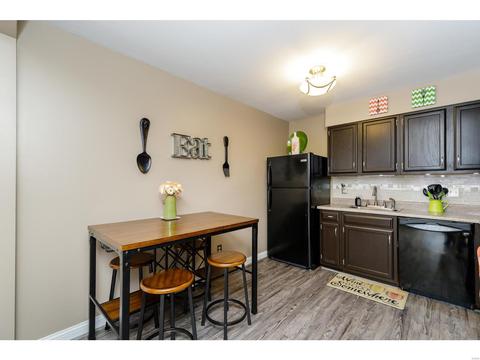 709 Ridgeside Dr #D, Ballwin, MO 63021 photo 7