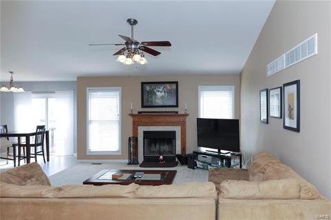 104 Rightfield Dr, O'fallon, MO 63366 photo 2